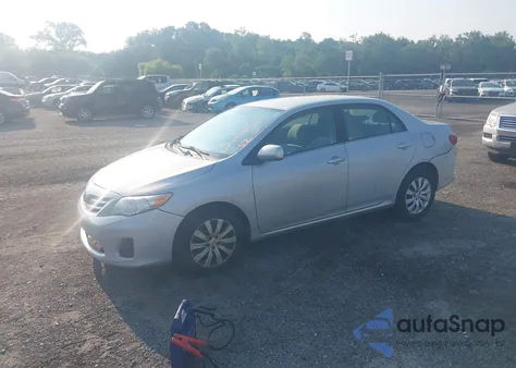 2013 Toyota Corolla Le z USA, uszkodzony, nr VIN 2T1BU4EE9DC077714